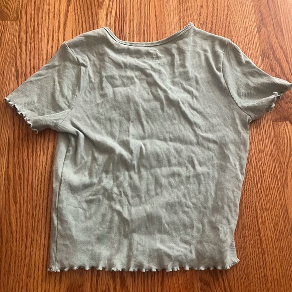 Hollister Baby Tee Sage Green with White Flowers Size Medium - Picture 2 of 3